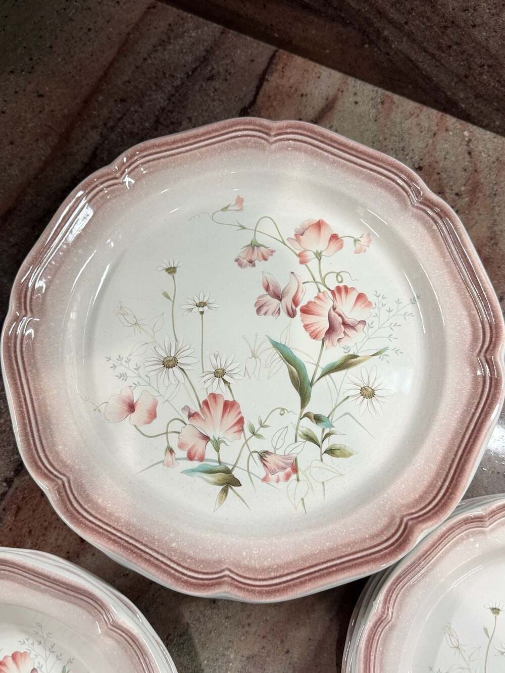 Mikasa Sweet Pea 12 Piece Dinnerware Set